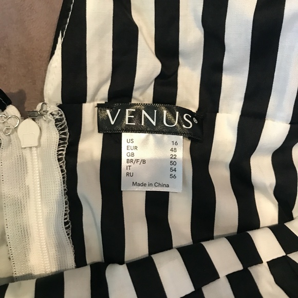 Very Cute & Chic Venus V-Neck Peplum Top - Picture 4 of 6